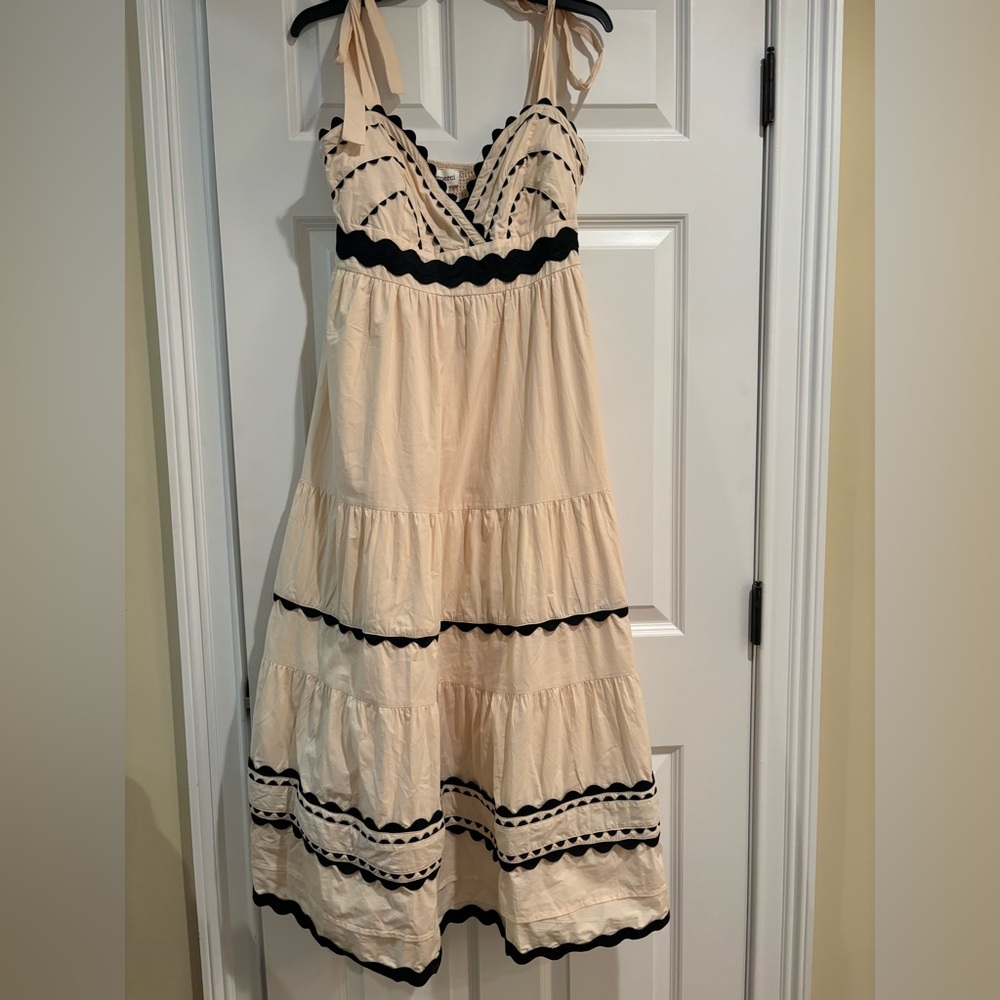 Brand new! Scalloped edge dress